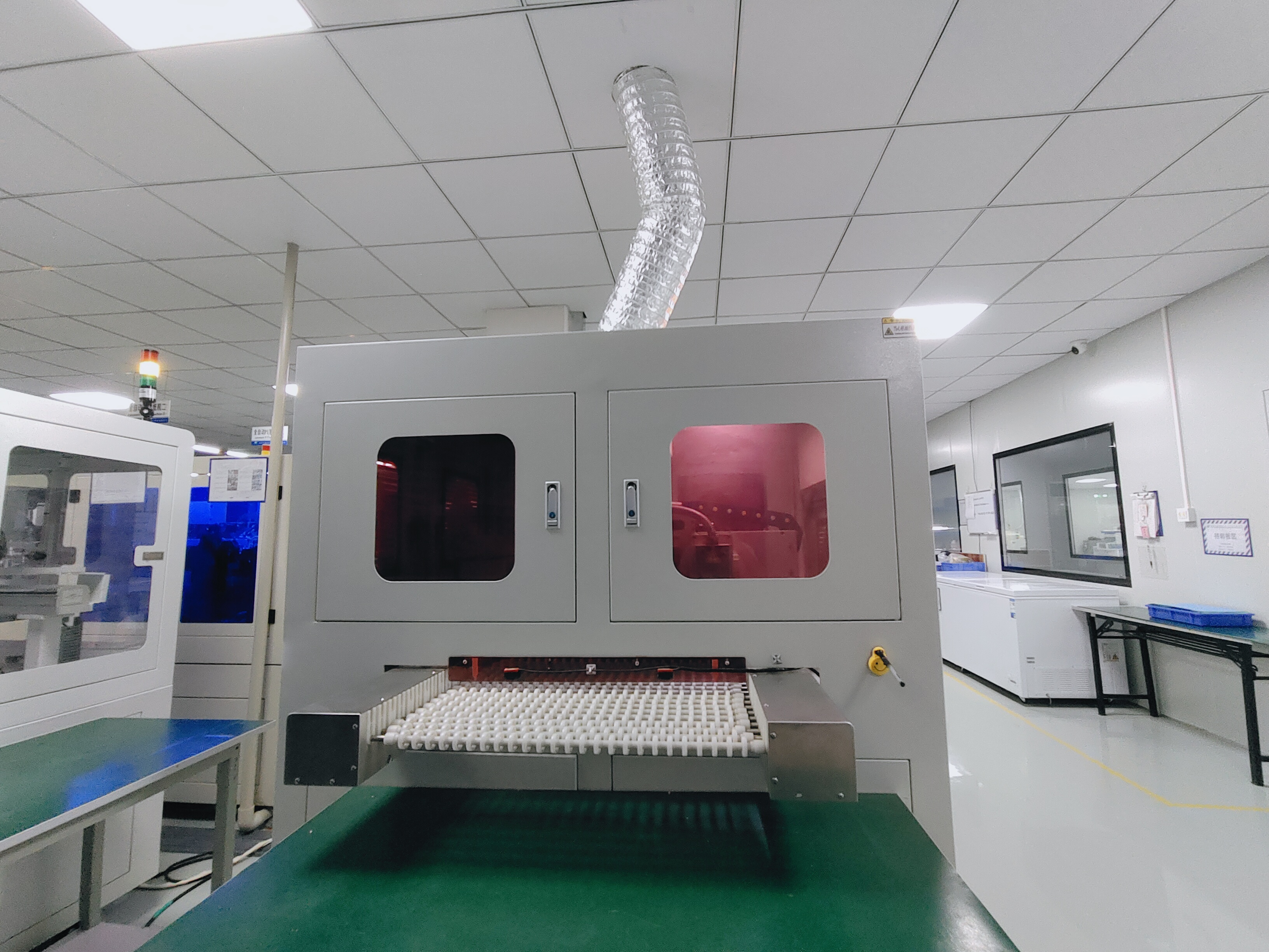 Atmospheric plasma cleaning machine